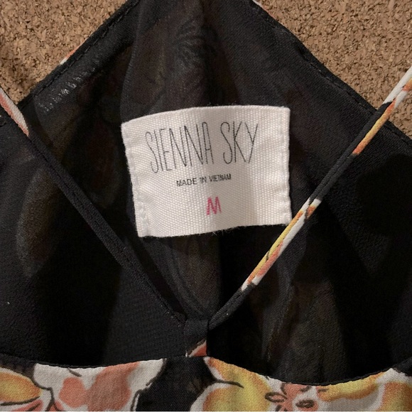 Floral Two-Layer Halter Style Blouse - Picture 6 of 7